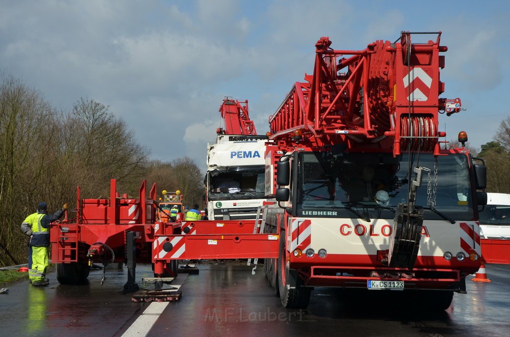 VU LKW umgestuerzt A 3 Rich Frankfurt AS Koenigsforst P566.JPG - Miklos Laubert